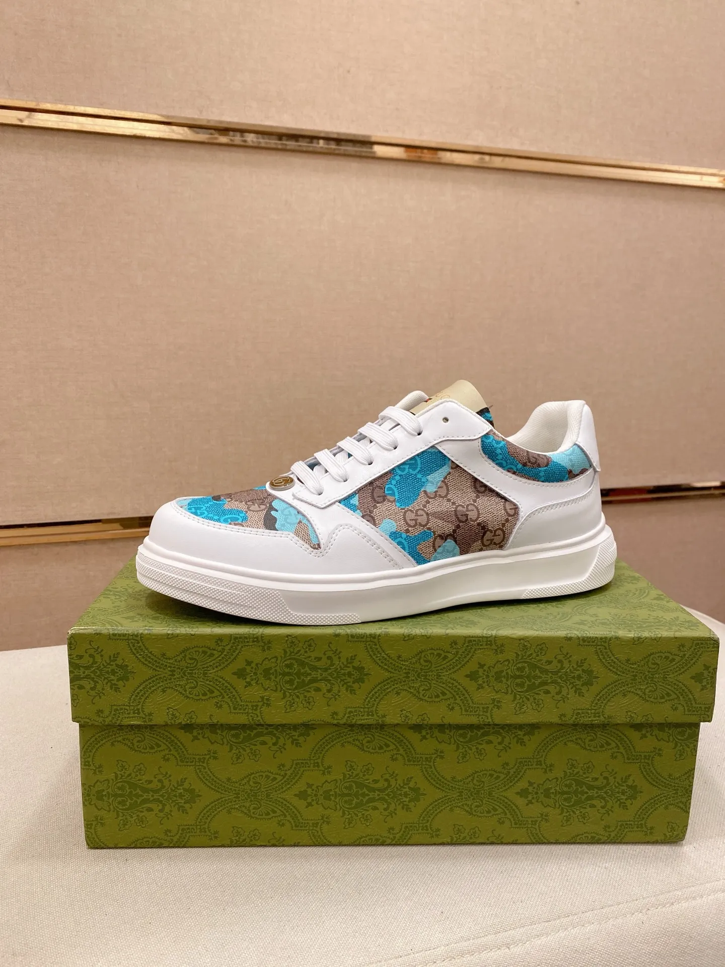 Ex-factory price 400💰【Gucci】Gucci men’s latest series of casual shoes! The official website is built 1:1. The upper is made of imported high-quality cowhide, and the lining is made of high-quality sheepskin, which is soft and comfortable. Picky selection of materials and exquisite workmanship give you the best enjoyment. Number of yards: 38-44 yards.